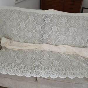 LACE CURTAIN PANELS (4)